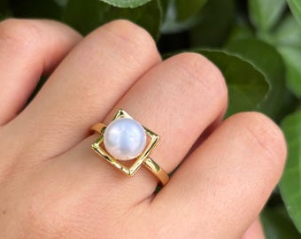 Vintage Inspired Pearl Ring•Dainty Engagement Ring•Bridal Jewelry•Anniversary Gift for Her