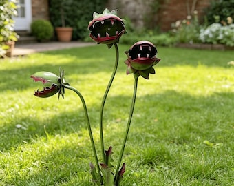 Metal Venus Flytrap Outdoor Garden Planters: Plant Garden Art, Eerie Gothic-Style Outdoor Decor, Perfect Gift for Gardening Enthusiasts