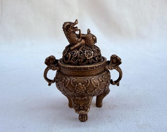 Incensario de latón antiguo / Mini quemador de incienso chino / Tapa con diseño de bestia mítica / Diseño de trípode