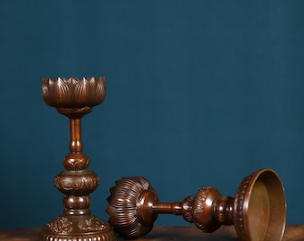 Paar Chinese messing lotuskandelaars | Vintage metalen kandelaars met lotusbloem