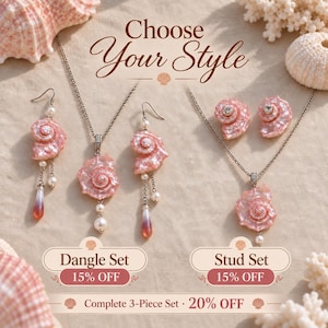 Puede incluir: Conjunto de joyer&iacute;a con colgantes y pendientes de concha marina rosa iridiscente con perlas blancas y detalles en forma de l&aacute;grima. El texto dice Choose Your Style, Dangle Set, Stud Set y Complete 3-Piece Set. Incluye conchas decorativas.