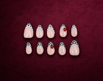 Stip amandel french tip met lieveheersbeestjes