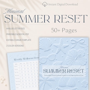 Op de afbeelding: Een digitale planner getiteld Minimal SUMMER RESET met 50+ pagina's, inclusief een Weekly Wellness Reset schema. De lichtblauwe kaft bevat reliëficonen van schelpen, een zeester, een zonnebril, een hibiscusbloem, een palmboom en een bikini.