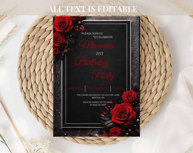 Pu&ograve; includere: Un invito di compleanno nero e rosso con il testo "Miranda's 21st Birthday Party". L'invito presenta rose rosse e il testo "ALL TEXT IS EDITABLE". L'invito &egrave; su uno sfondo tessuto.
