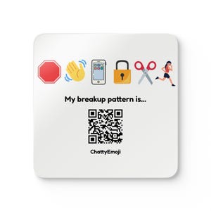 K&ouml;nnte beinhalten: Ein quadratischer wei&szlig;er Untersetzer mit sechs Emojis: ein rotes Stoppschild, eine winkende Hand, ein Smartphone, ein gelbes Vorh&auml;ngeschloss, eine rote Schere und eine rennende Person. Darunter steht My breakup pattern is... &uuml;ber einem schwarzen QR-Code.
