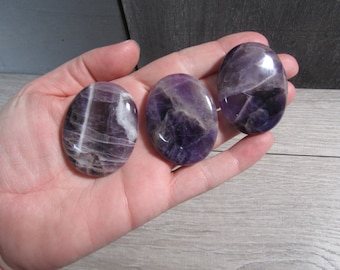 Amethyst Oval Palm Stone E80