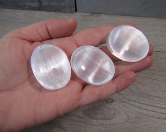 Selenite 1.5 inch Soothing Stone SL30