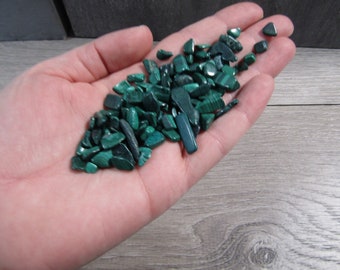 Malachite Chip Tumbled Stone Small Bag T256