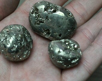 Pyrite 0.75 inch + Tumbled Stone T276