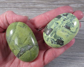 Peruvian Serpentine 2 inch + Palm Stone