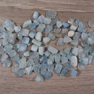 Aquamarine 0.25 inch Tumbled Stone T21 image 3