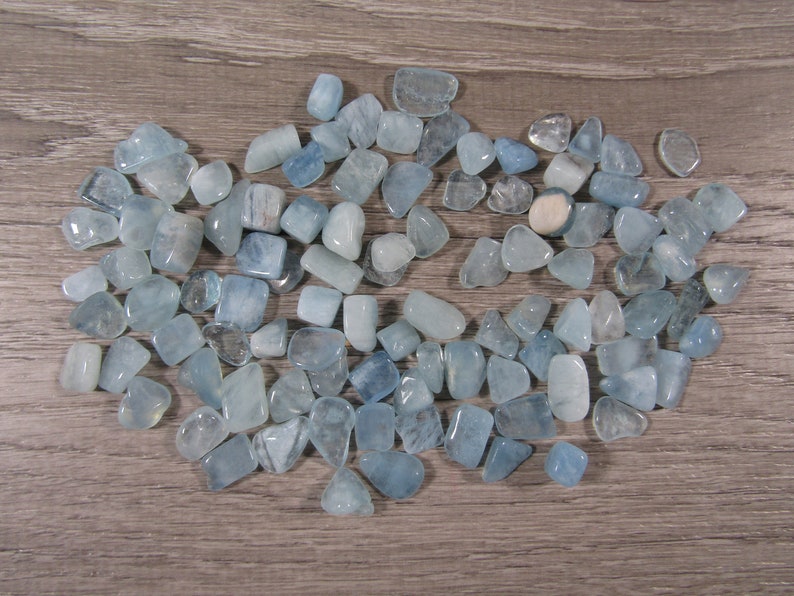 Aquamarine 0.25 inch Tumbled Stone T21 image 3