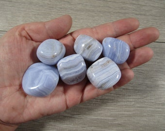 Blue Lace Agate 1 inch + Tumbled Stone T162