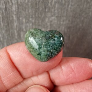 Moss Agate Stone 17 mm Heart with Flat Back K258 immagine 2