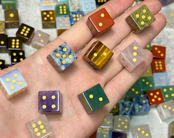 Dado cubo a 6 facce con una pietra preziosa // 0,6 pollici // Giochi