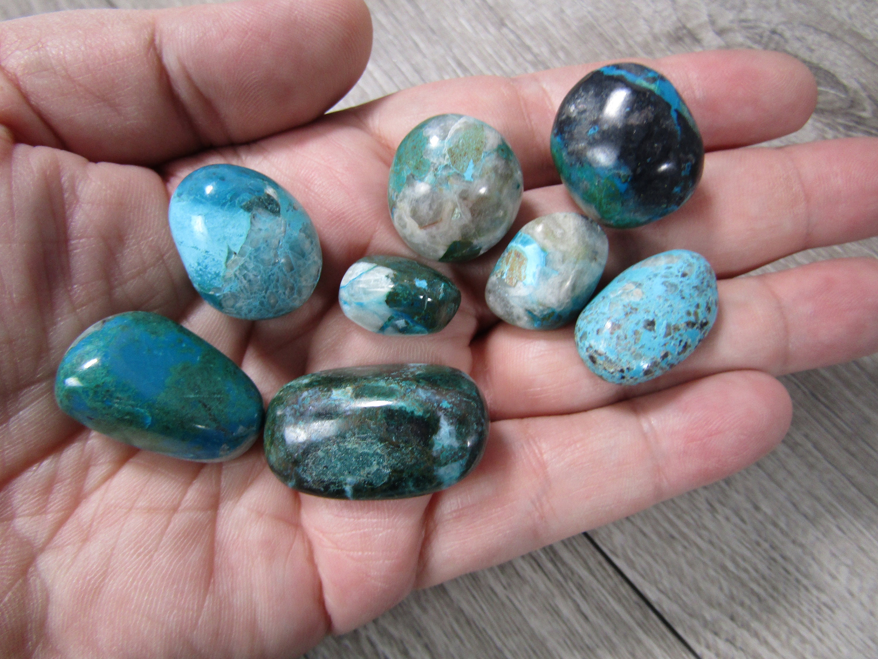 Quantum Quattro Small Tumbled Stone T281