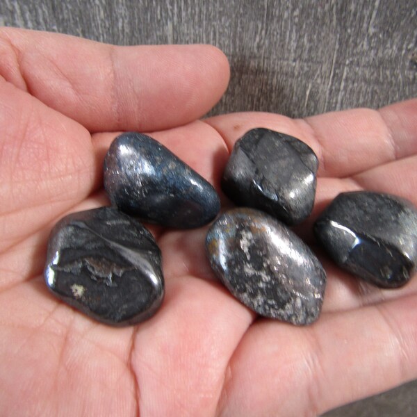 Bornite 1 inch + Tumbled Stone T343