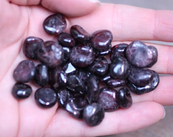 Garnet 0.25 inch + Tumbled Stone T118