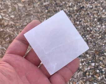 Selenite Square 2.5 inch + Flat Grid Charging Plate SL24