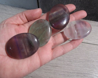 Fluorite Oval Palm Stone E49