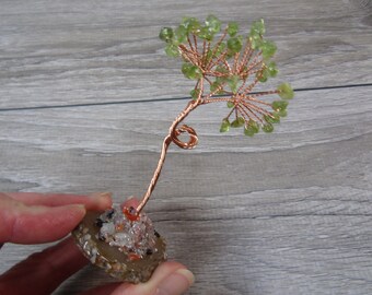 Peridot Copper Tree with Agate Base M32