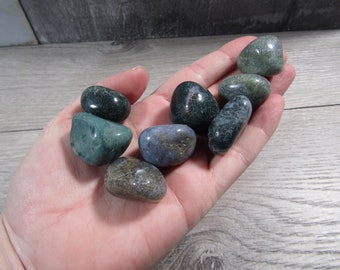 Moss Agate 1 inch + Tumbled Stones T471