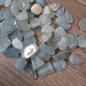 Aquamarine 0.25 inch Tumbled Stone T21 image 6