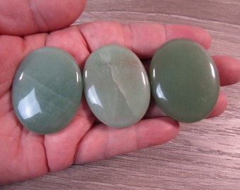 Aventurine Oval Palm Stone E57