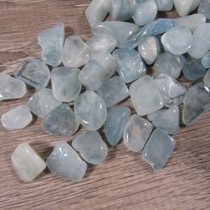 Aquamarine 0.25 inch Tumbled Stone T21 image 7