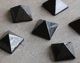 Shungite Stone Pyramid M107