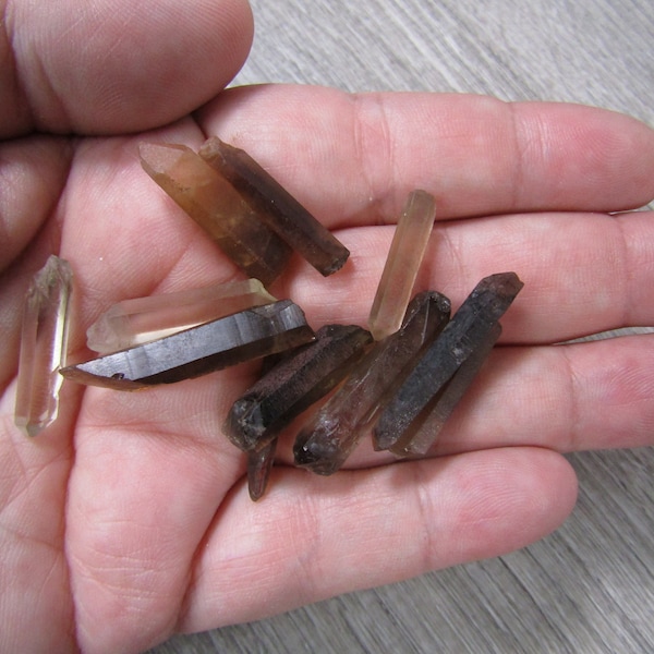 Smoky Quartz Crystal Points a Lot of .08 oz Worth R4