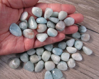Aquamarine Tumbled 0.5 inch + Stone T147