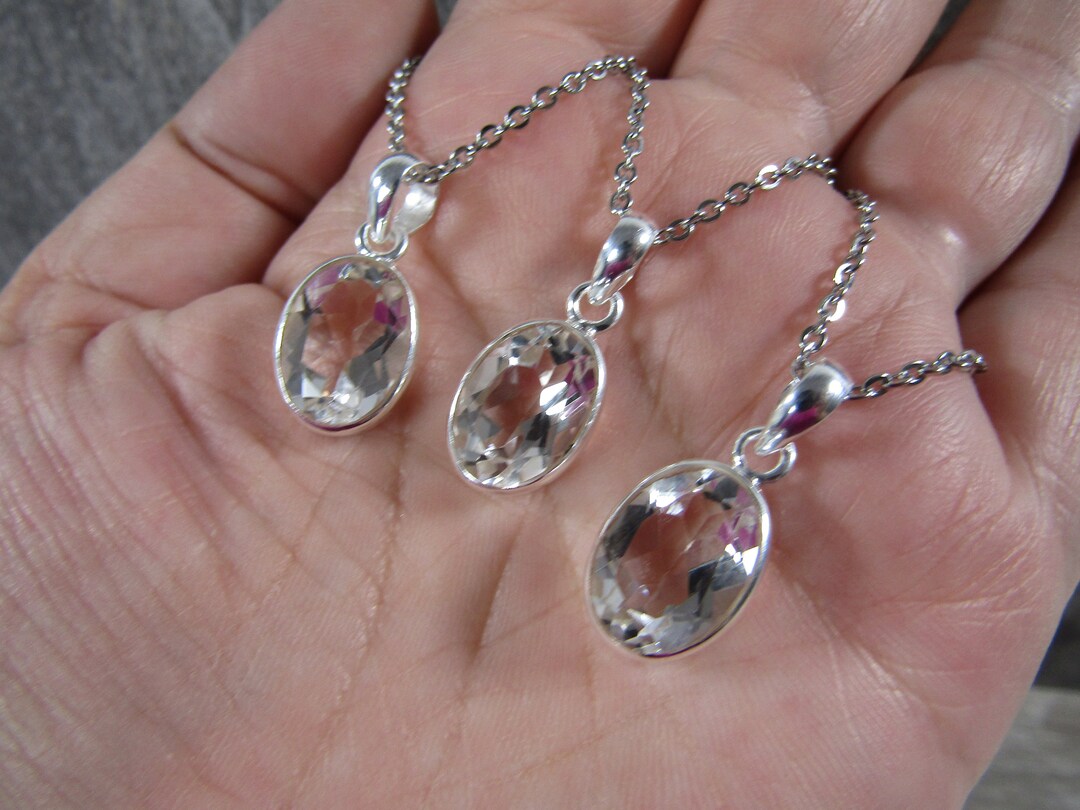 ネックレス・ペンダント Clear Quartz with Colored String (3 colors) Amazon.com: StarStuff.Rocks Genuine African Clear Quartz