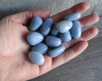 Angelite 1 inch + Tumbled Stones T289