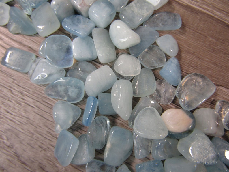 Aquamarine 0.25 inch Tumbled Stone T21 image 2