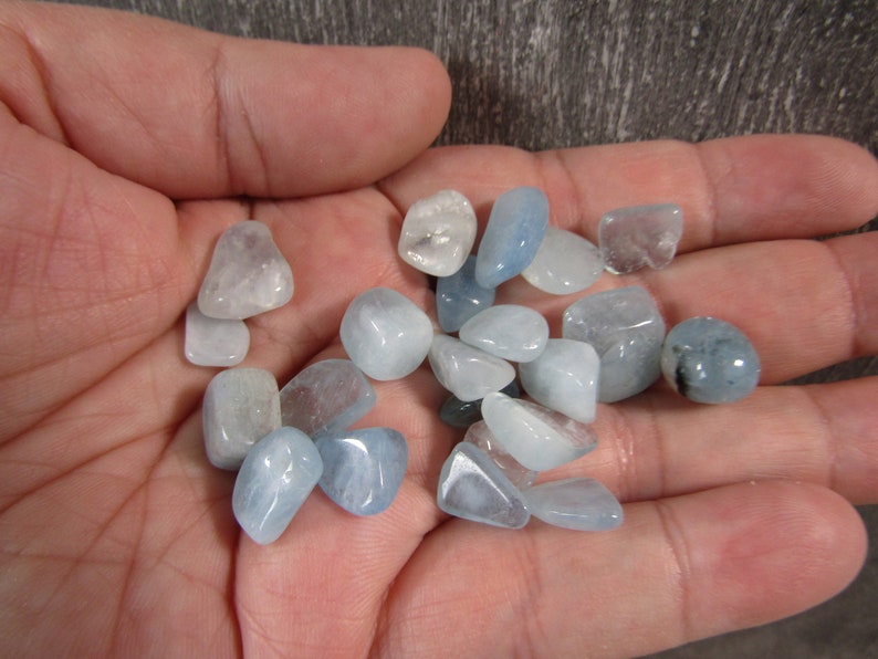 Aquamarine 0.25 inch Tumbled Stone T21 image 4