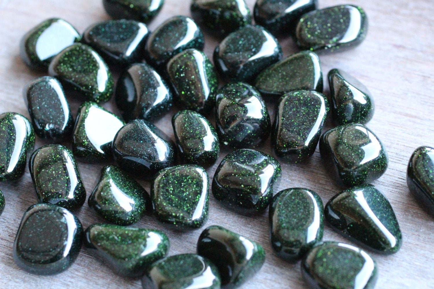Green Goldstone Medium Tumbled Stone T125
