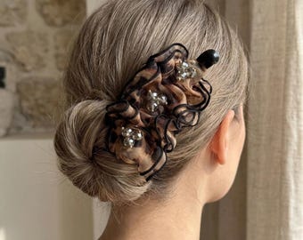 Handgemachte schiere Rüschen Haarspange, braune und schwarze Organza-Haarspange, Vintage-inspirierter Haarschmuck, elegantes Geschenk für Frauen, klassischer Stil