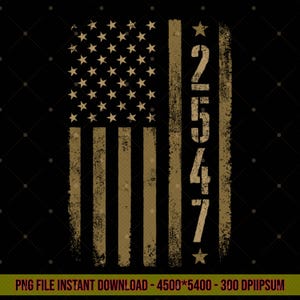 Könnte beinhalten: Rustikales Holzschild in Weiß mit handgeschriebenem "Welcome". Das Schild hat einen Used-Look und ein dekoratives Blumenelement. Der Hintergrund ist ein verschwommenes Bild eines Hauses.