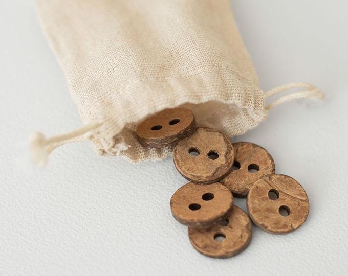 Featured listing image: Coconut husk buttons (6 pcs)