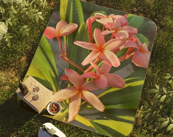 Picknick- of tribunedeken roze plumeriabloem