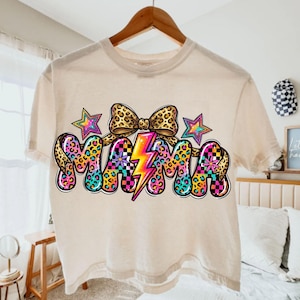 Diseño PNG de lazo con rayo, tablero de ajedrez y leopardo estilo retro para mamá (descarga digital)