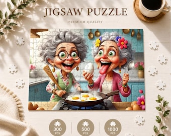 Puede incluir: Un rompecabezas con una ilustración de dos personas mayores de pelo gris cocinando huevos en una sartén. Una persona sostiene una espátula de madera, mientras que la otra sostiene una cuchara y un huevo. El texto JIGSAW PUZZLE PREMIUM QUALITY es visible.