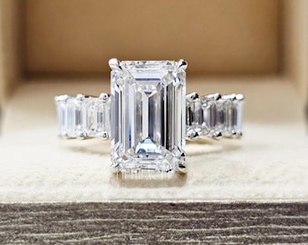 Anillo de compromiso con diamante talla esmeralda, regalo para ella / Anillo de eternidad de oro blanco con diamante, anillo de propuesta de diamante cultivado en laboratorio de lujo, Fifth Facet