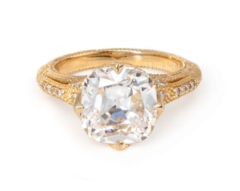 Bague de fiançailles avec diamants taille laboratoire Old Mine Cut pour elle | Bague en or jaune sertie couronne | Bague proposition millegrain vintage, FifthFacet