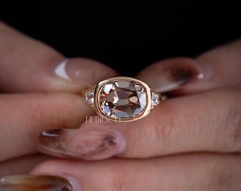 Bague de fiançailles diamant laboratoire taille coussin champagne pour elle | Bague en or jaune | Bague de proposition unique en diamant brun, FifthFacet