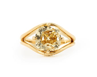 Bague de fiançailles diamant jaune de laboratoire taille ancienne mine cadeau pour elle | Bague fendue en or jaune | Bague solitaire unique pour proposition, FifthFacet