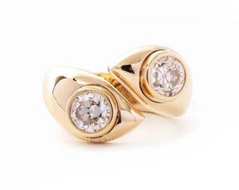 Bague toi et moi diamant taille laboratoire ancienne européenne pour elle | Bague en or jaune | Bague de proposition unique en deux pierres, FifthFacet
