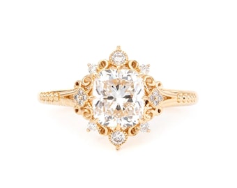 Bague de fiançailles diamant de laboratoire taille coussin allongée pour elle | Bague florale victorienne en or jaune, bague de proposition de diamant vintage, cinquième face