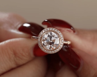 Bague de fiançailles avec diamants de laboratoire taille ancienne européenne pour elle | Bague halo édouardienne en or massif | Bague proposition vintage diamant rond, FifthFacet